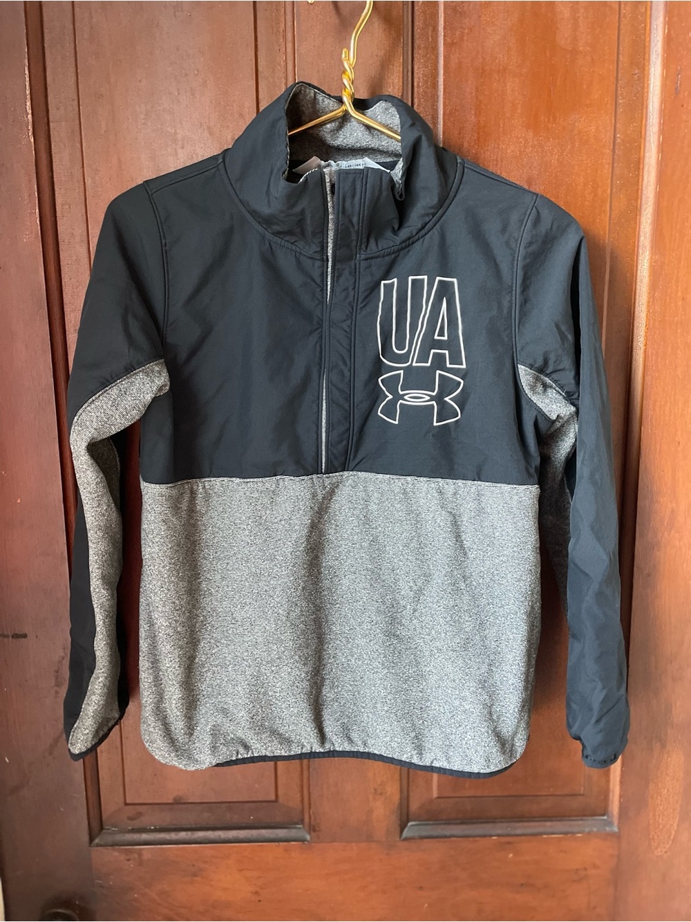 Under Armour boys youth extra large loose black / gray pullover sweater